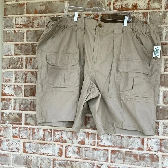 Croft & Borrow Light Tan Elasticized Sides Plus Size Cargo Shorts - Picture 1 of 13